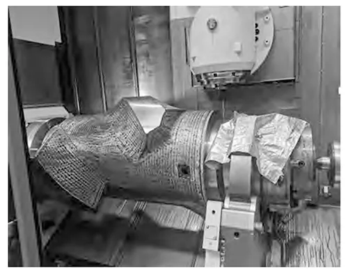 Figure 8 On site protective measures during precision milling of the rotor body Figure 8 On site protective measures during precision milling of the rotor body