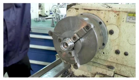 Figure 5 Machining sleeve type parts using a new type of shim with a three jaw chuck